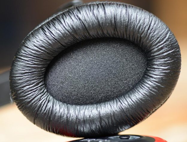koss-striva-pro-review-headphones-inside-earcup