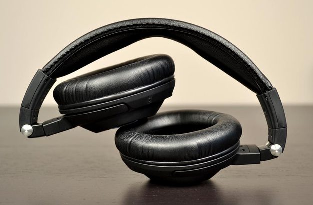 sennheiser mm 500 x revew black headphones folded over the ear headphones