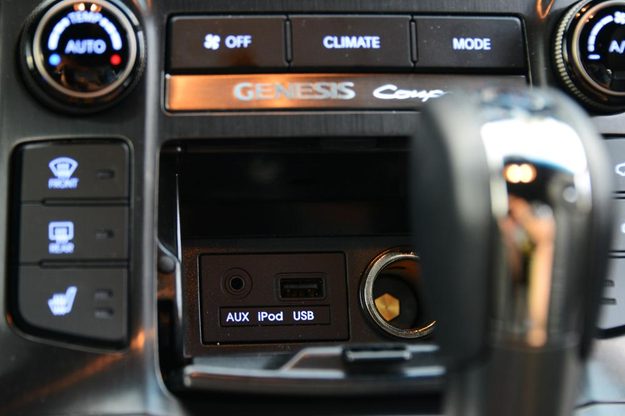 2013 Hyundai Genesis Coupe audio inputs
