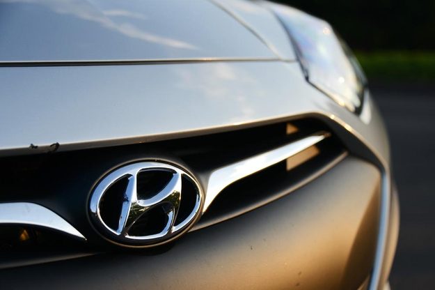 2013 Hyundai Genesis Coupe front grill emblem