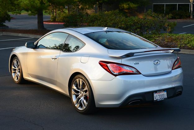 2013 Hyundai Genesis Coupe side rear angle