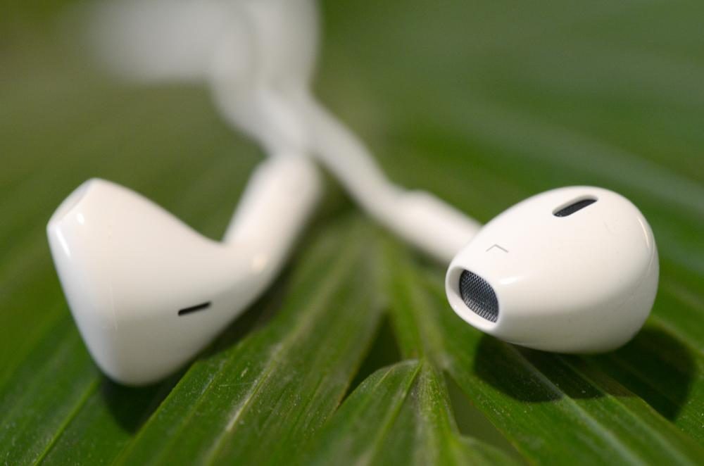 Apple Earpods headphones top