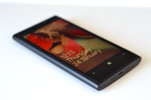 Nokia lumia 920 review front bottom angle