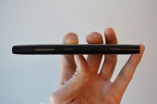 Nokia lumia 920 review right side
