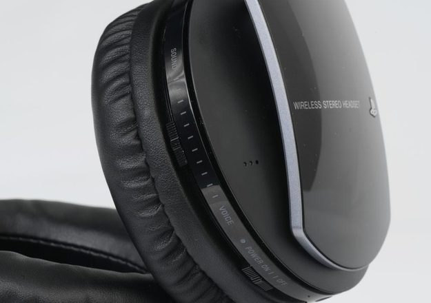 Sony Pulse Review wireless headset review ps3 sound voice controls gaming headphones