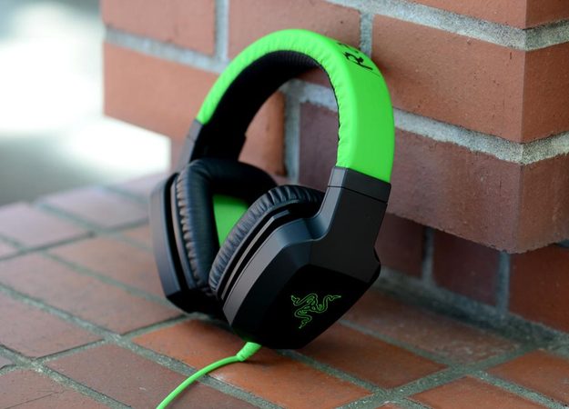 razer electra review headphones angle