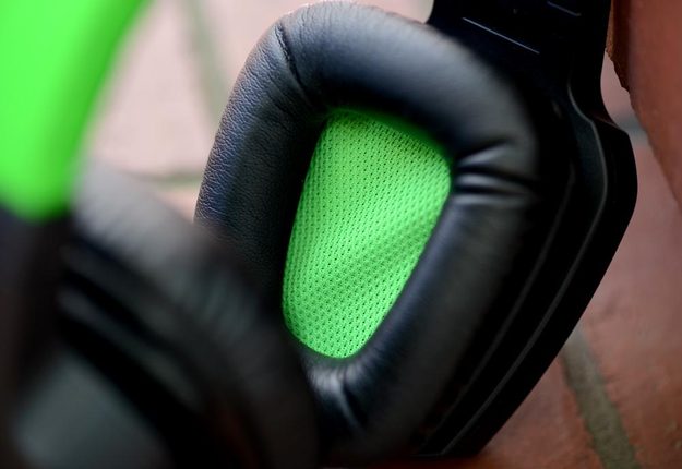 razer electra review headphones earcups