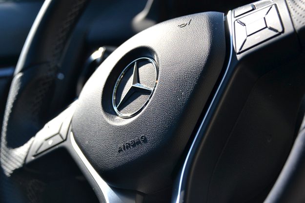 2013 Mercedes GLK350 interior steering wheel closeup 2