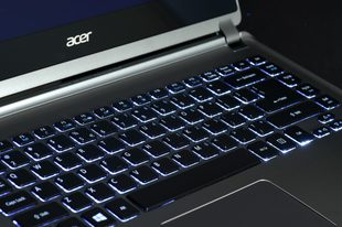 Acer Aspire M5 Touch Review backlit keyboard