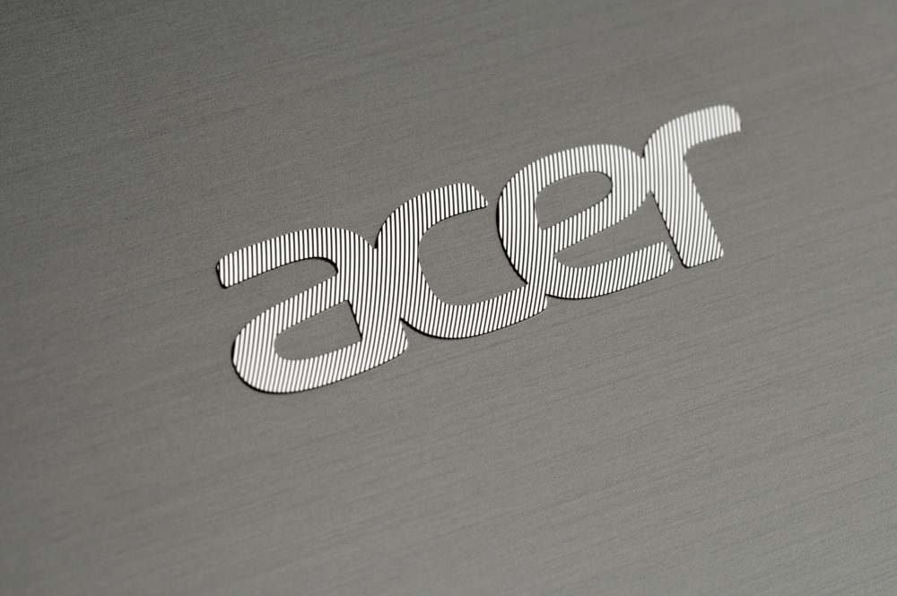 Acer Aspire M5 Touch Review lid logo