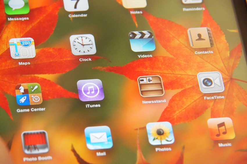 Apple iPad Mini review screen closeup iOS tablet