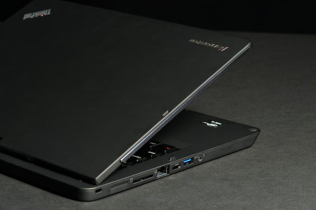 Lenovo ThinkPad Edge Twist review lid open