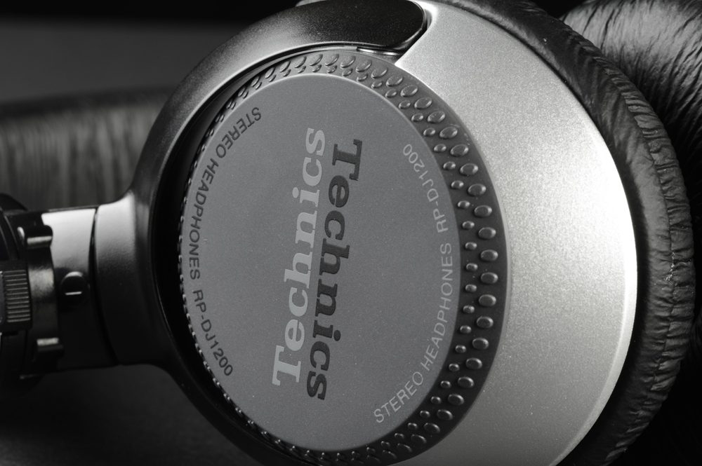 Panasonic Technics RP DJ1205 Pro DJ Headphones Review enclosure
