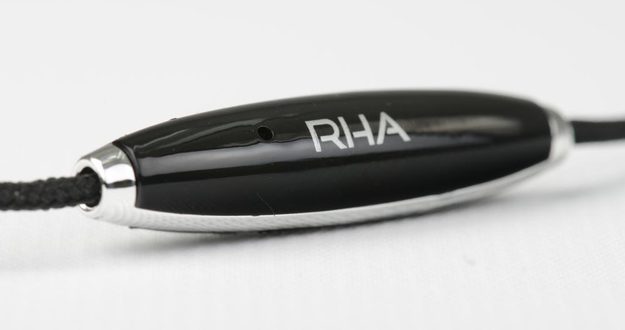 RHA MA450i Review headphones mic in ear