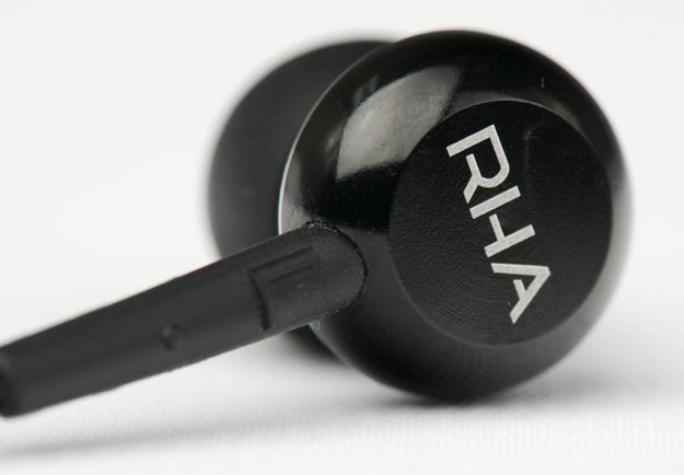RHA MA450i Review headphones rear enclosure in ear