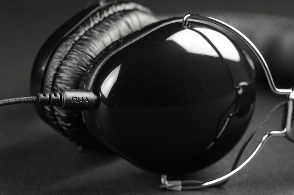 RHA SA950i Headphones review enclosure jack
