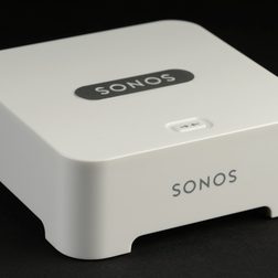 Sonos bridge wireless transmitter front angle