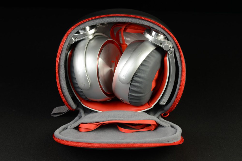 Sony X Review MDR X10 Headphones case open
