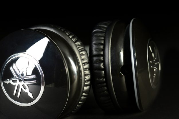 Yamaha Pro 400 headphones review earcups closed