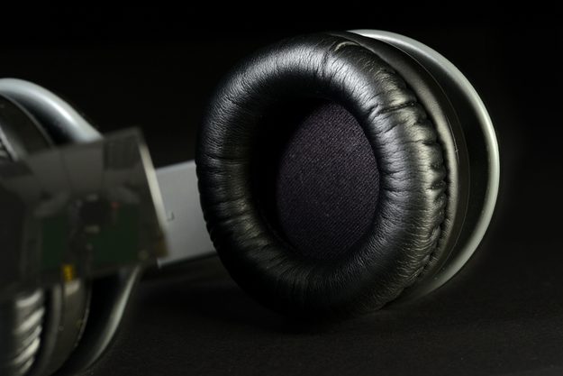 Yamaha Pro 400 headphones review right earcup