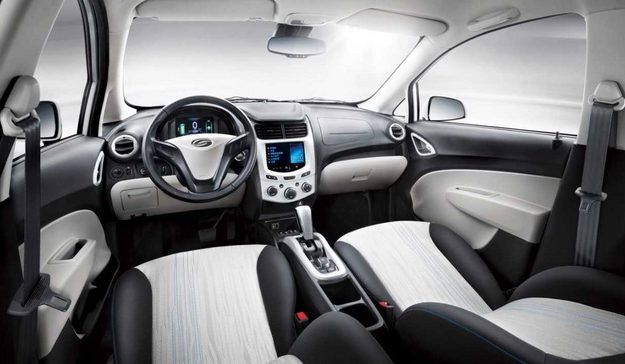 GM Springo Sail EV interior