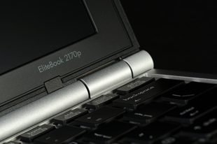 HP EliteBook 2170p Review hinge
