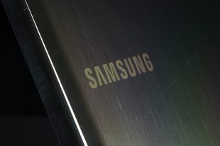 samsung series 7 gaming laptop review lid logo