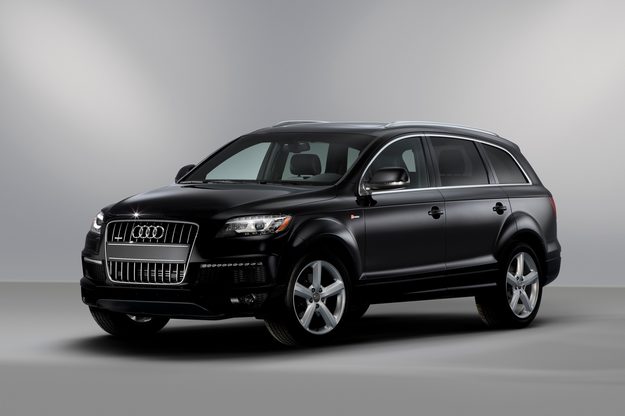2013 Audi Q7 front three quarter