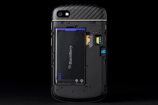 BlackBerry Q10 review back cover off