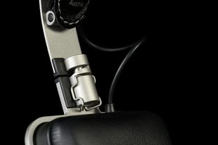 Harman Kardon CL Review hinge