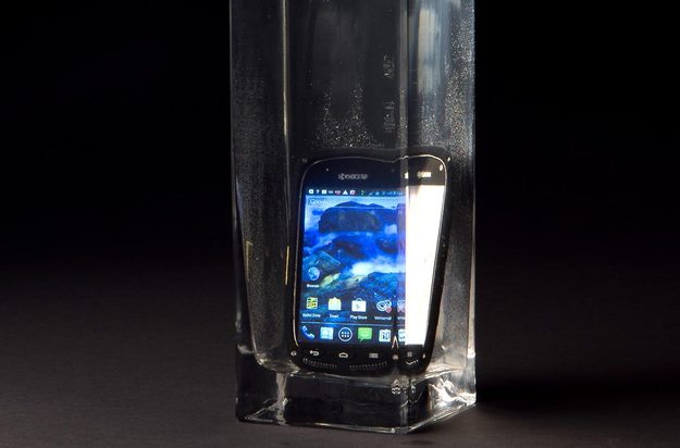 Kyocera-phone-review-in-glass