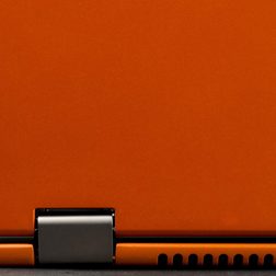 Lenovo Yoga review back hinge