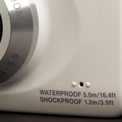 Nikon S31 bottom front corner