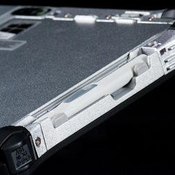 Panasonic FZ-G1 tablet edge