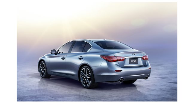 2014 Infinti Q50 rear three quarter