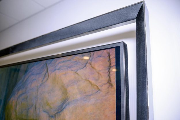 Samsung UN85S9 85 Inch 4K Ultra HD bezel frame