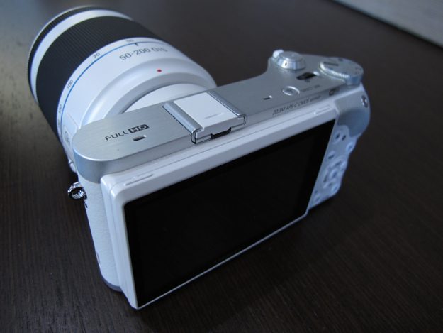 samsung nx300 smart camera unveiled ahead of ces 12