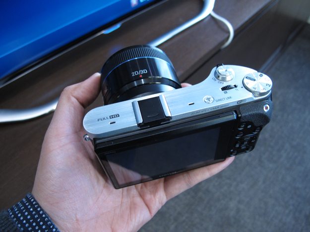 samsung nx300 smart camera unveiled ahead of ces 17