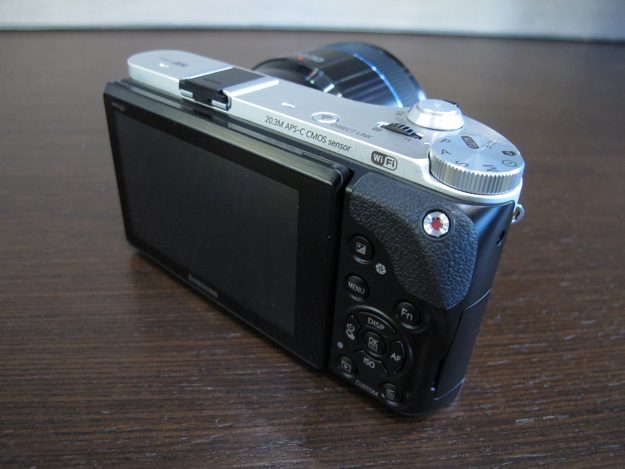 samsung nx300 smart camera unveiled ahead of ces 19
