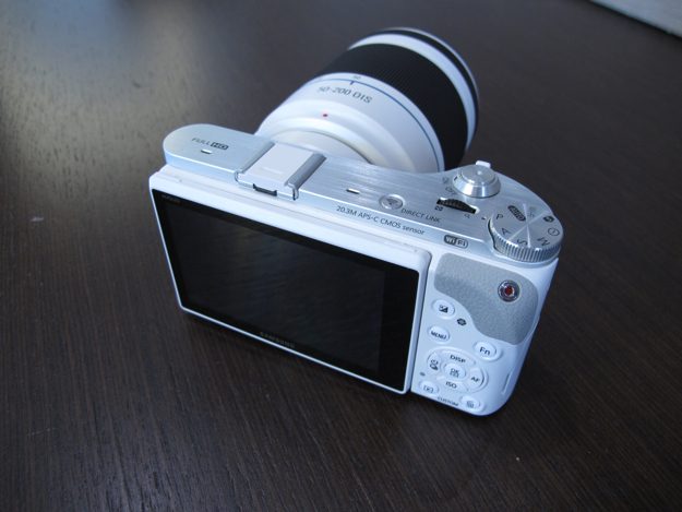 samsung nx300 smart camera unveiled ahead of ces 9