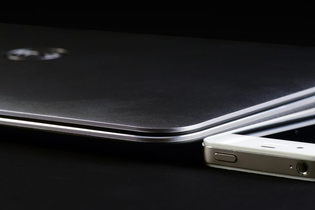 Dell-XPS-13-review-thickness-comparison-iphone