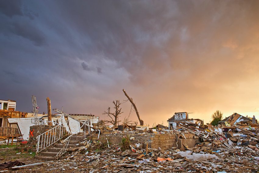 jim reed meet one of the prominent extreme weather photographers tornado joplin 001