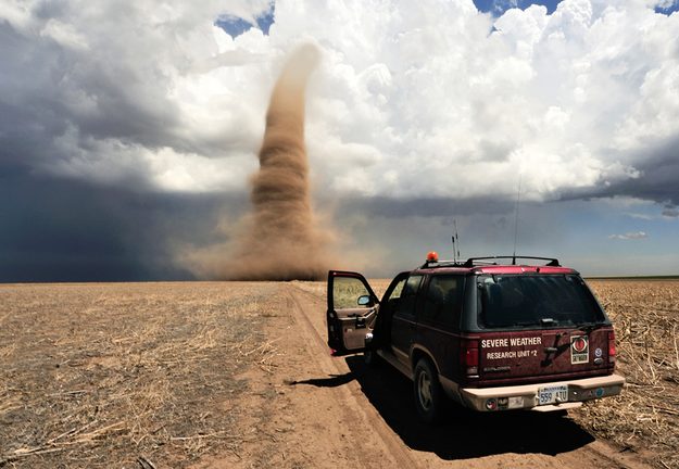 storm_chasers_003