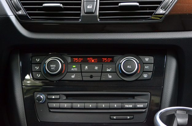 2013 BMW X1 front console