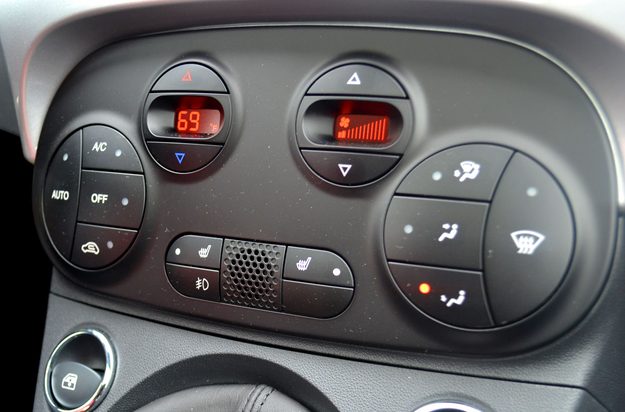 2013 fiat 500 dash