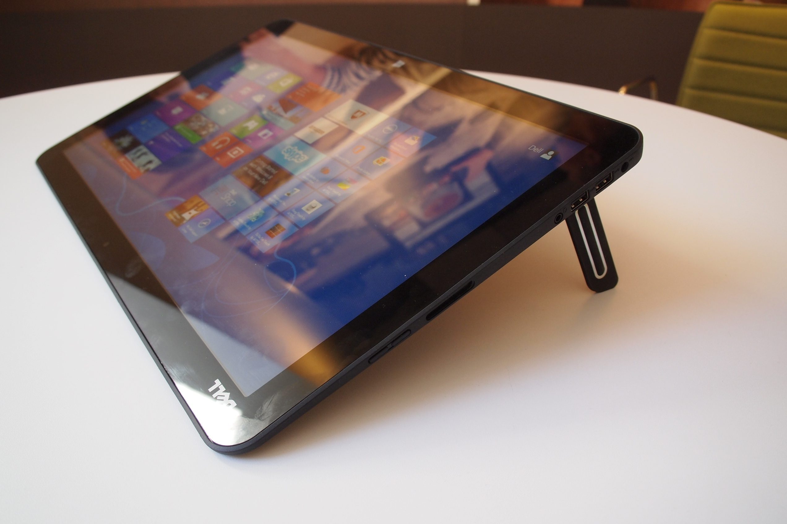 Dell XPS 18 - table top
