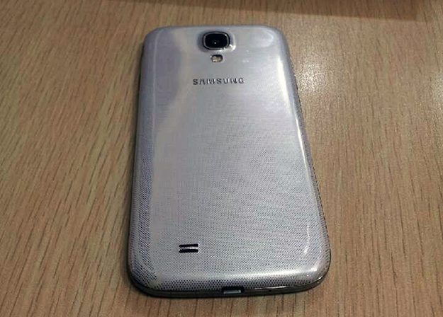 S4 image on table
