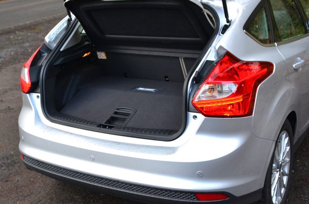 ford electric focus trunk