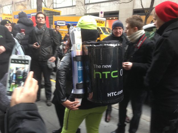 HTC trolls Samsung