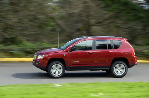2013 jeep compass exterior motion 1